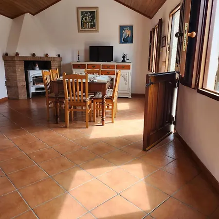 Дом отдыха Casa Dorinda - Malpica, Spacious And Relaxing