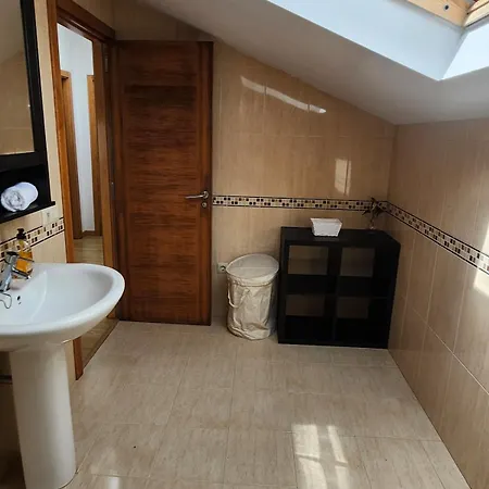 Дом отдыха Casa Dorinda - Malpica, Spacious And Relaxing