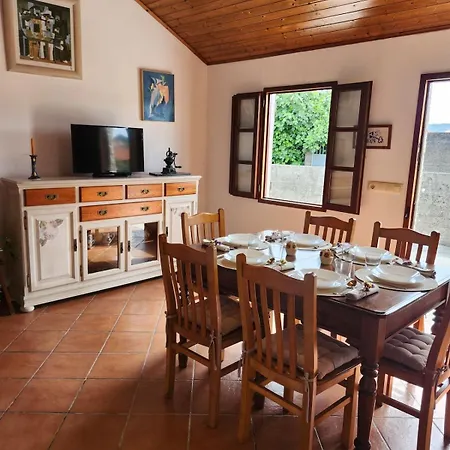 Дом отдыха Casa Dorinda - Malpica, Spacious And Relaxing