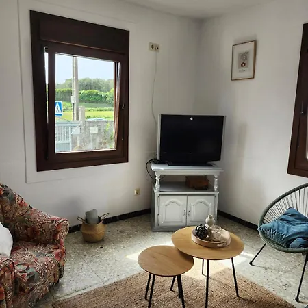 Дом отдыха Casa Dorinda - Malpica, Spacious And Relaxing