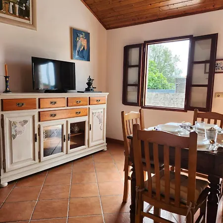 Дом отдыха Casa Dorinda - Malpica, Spacious And Relaxing